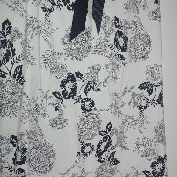 Dress - Picture 4 of 9